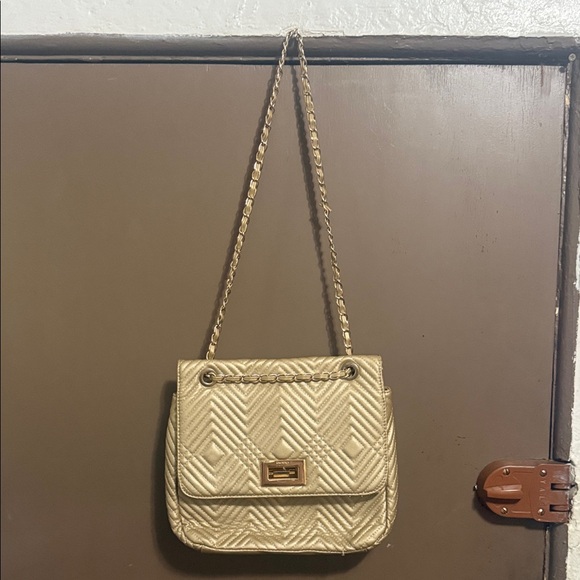 Elegant Gold Quilted Women's Bag - Picture 2 of 6